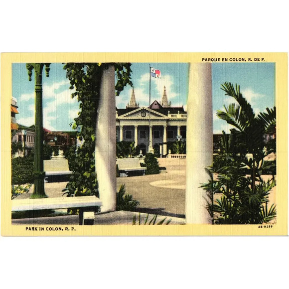 PARK IN COLON, R.P. Republic Of Panama Postcard - Picture 1 of 2